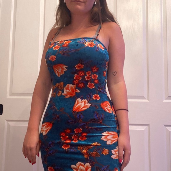 FLORAL, VELVET BODYCON DRESS - Picture 3 of 4